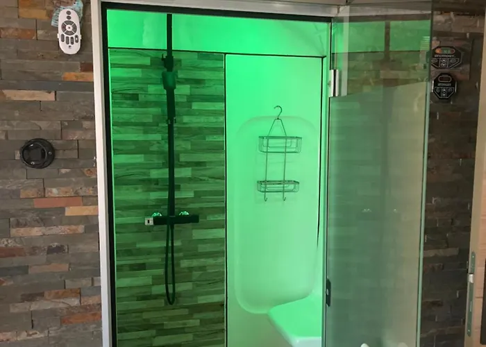 Studio Port Pin Vue Mer, Jacuzzi, Hammam, Parking Prives