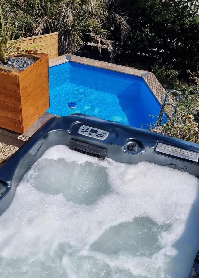 Appartement Rêves De Vie Port Pin Hammam, Jacuzzi, Parking Prives *
